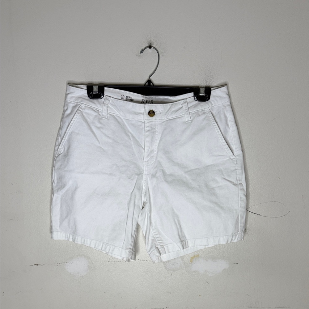 a.n.a Mid Rise Midi Short Classic White Shorts Size 10